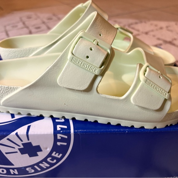 NIB Birkenstock Arizona Eva in Faded Lime Size 43 - Picture 3 of 6